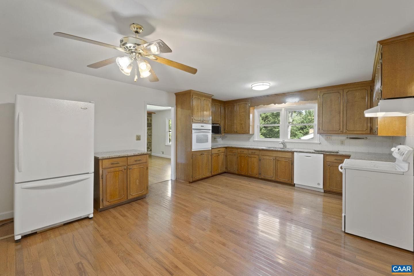 635 Ridgemont Rd photo 25