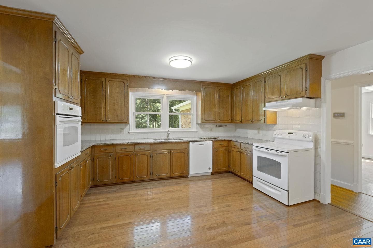 635 Ridgemont Rd photo 26