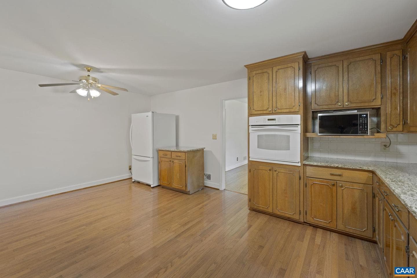 635 Ridgemont Rd photo 29