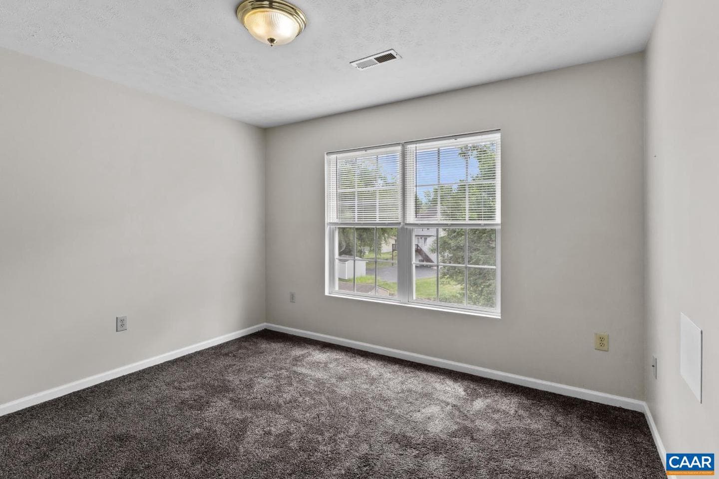 596 Edwardian Ln photo 12