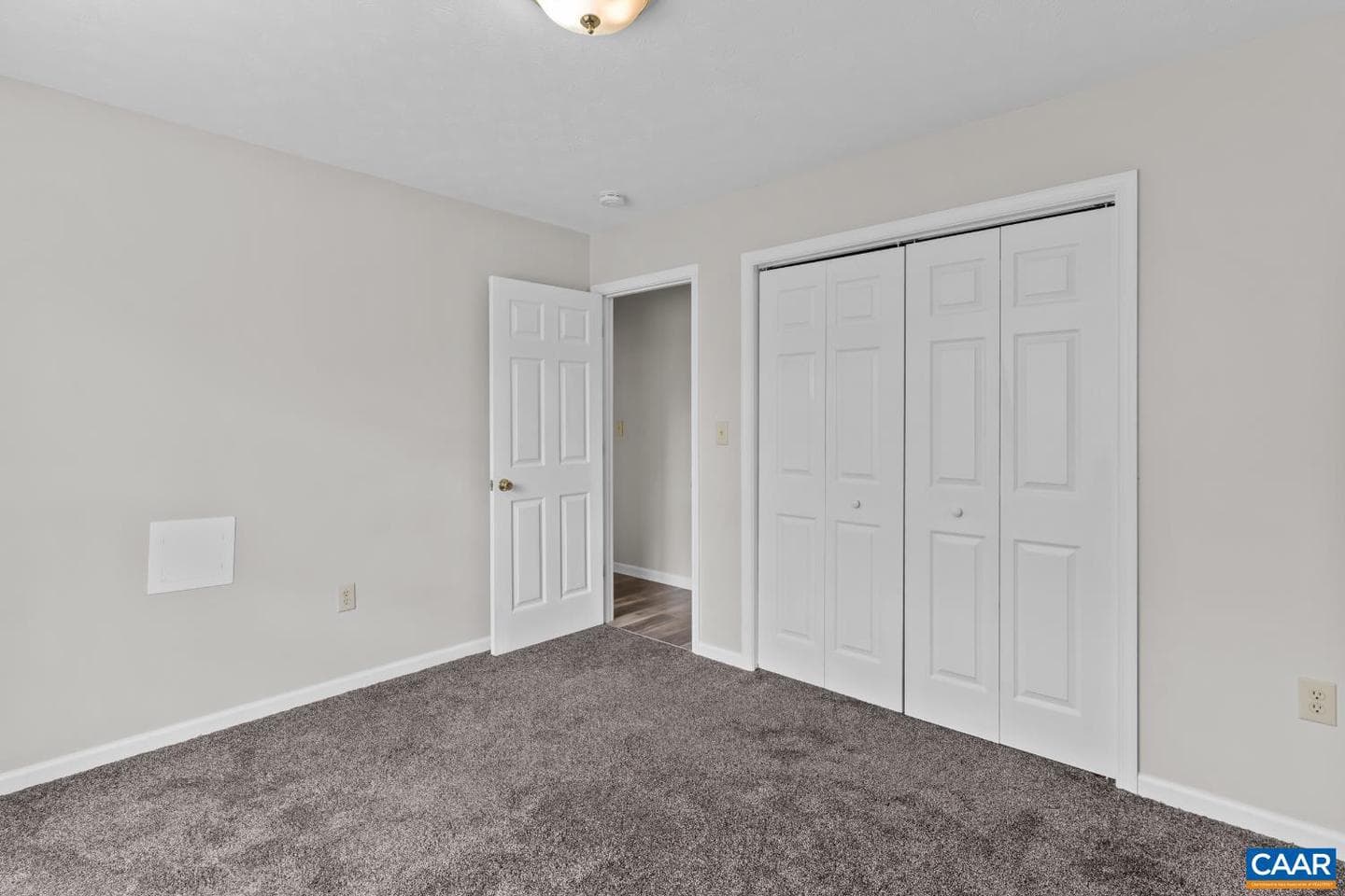 596 Edwardian Ln photo 13