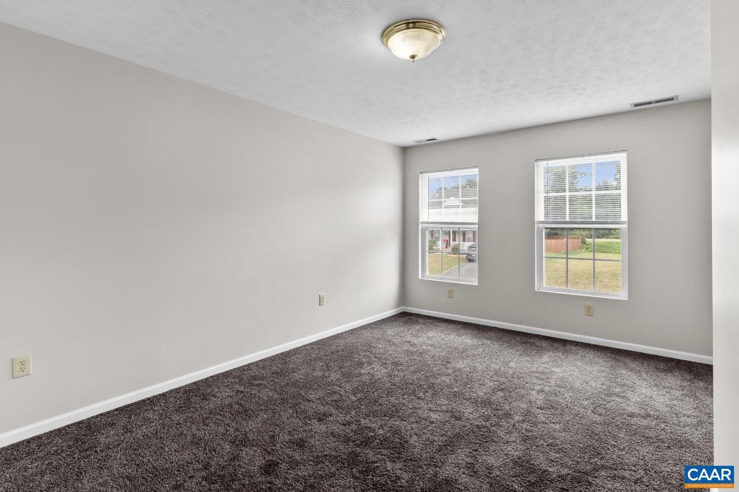 596 Edwardian Ln photo 15