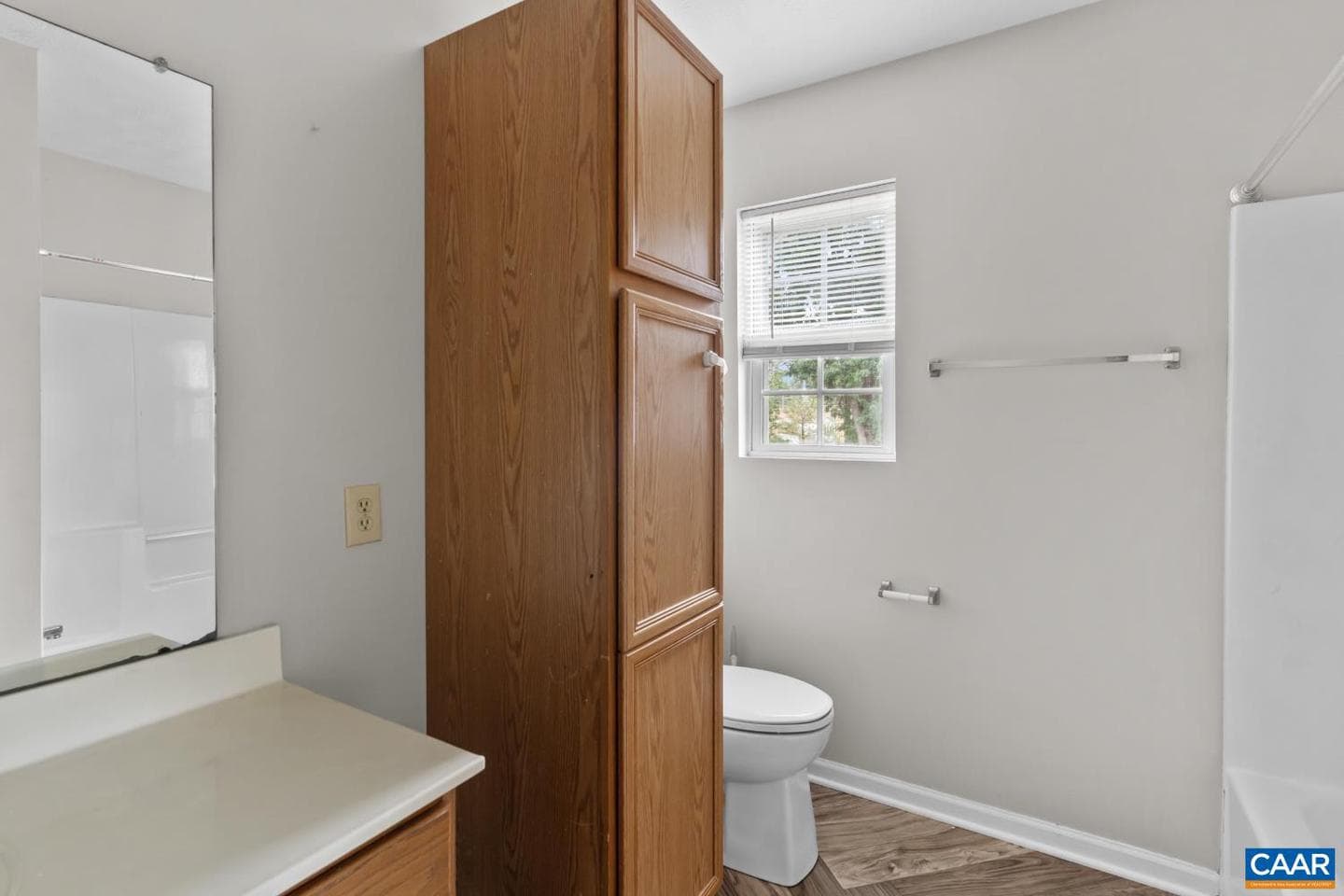 596 Edwardian Ln photo 17