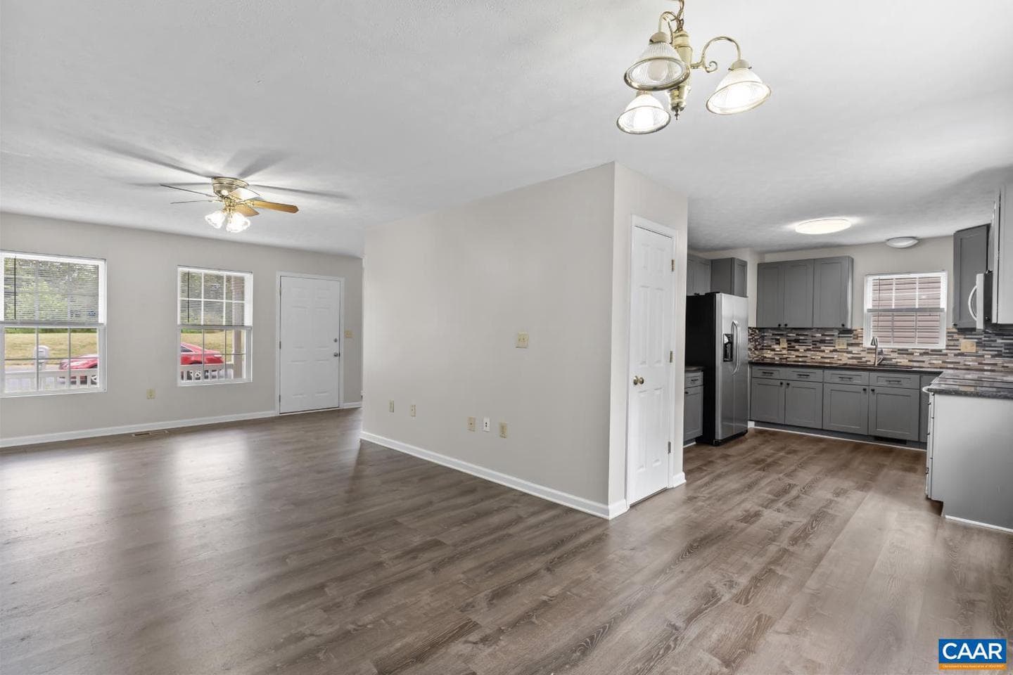 596 Edwardian Ln photo 7