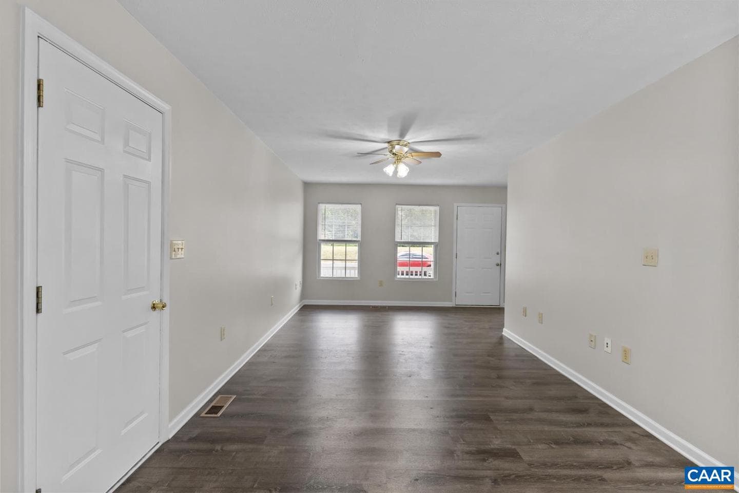 596 Edwardian Ln photo 8