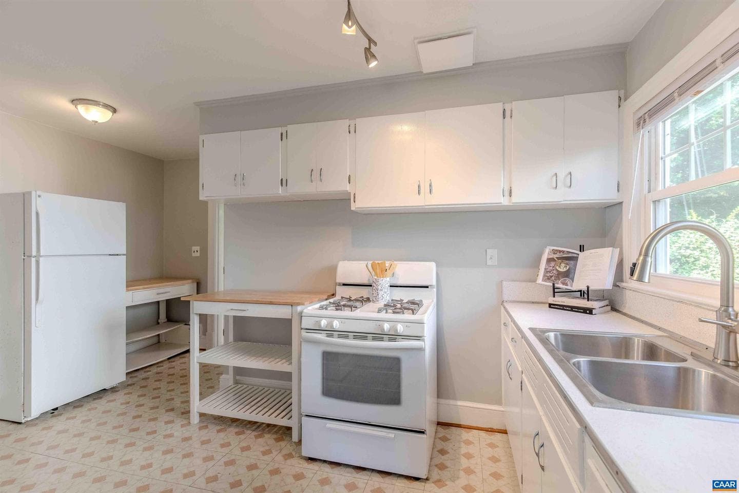 2341 Highland Ave photo 14
