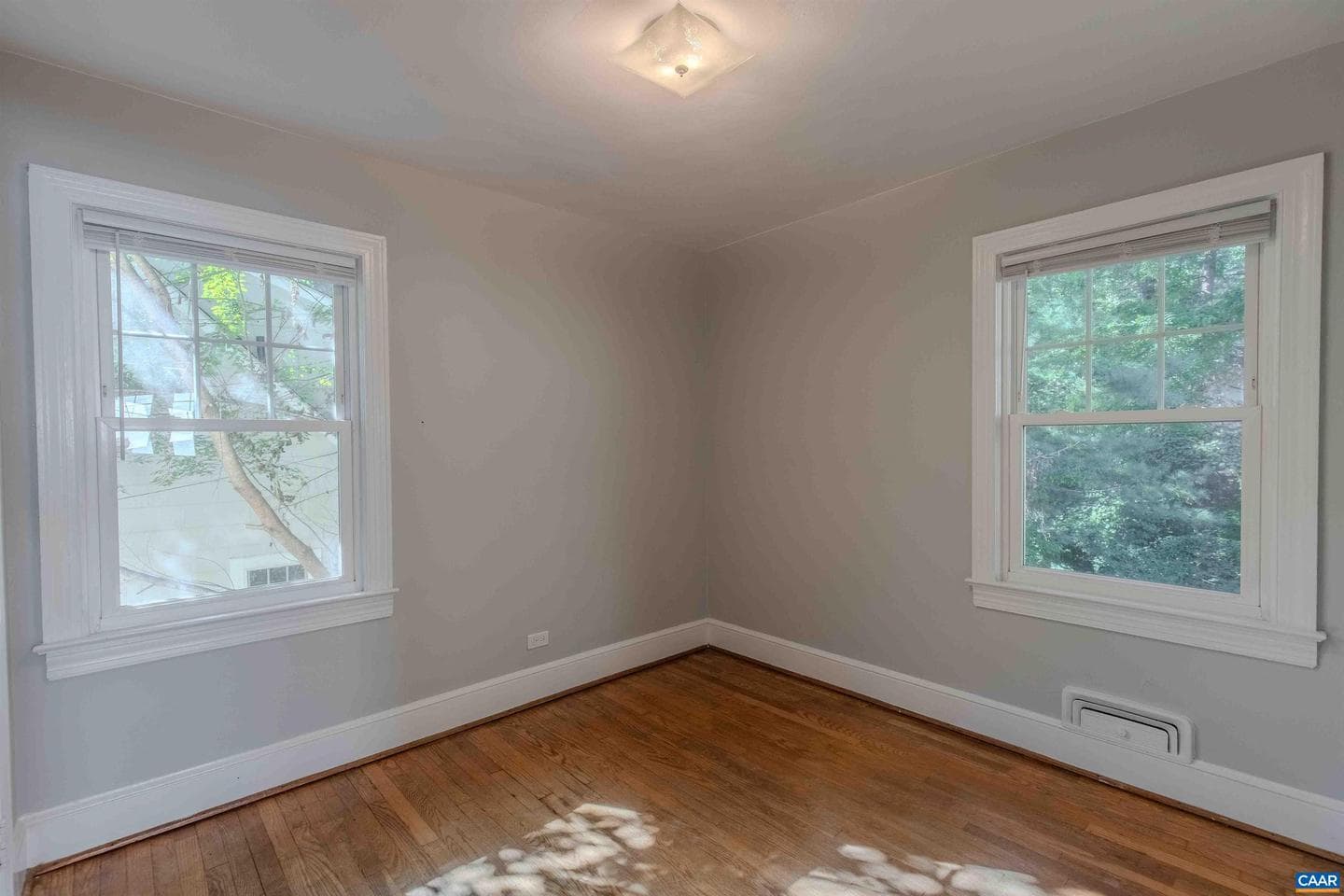 2341 Highland Ave photo 29