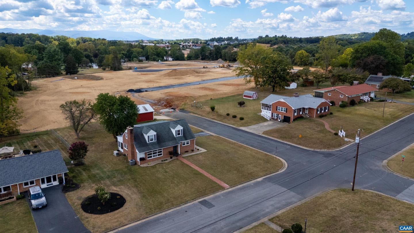 2240 Belvue Rd photo 69