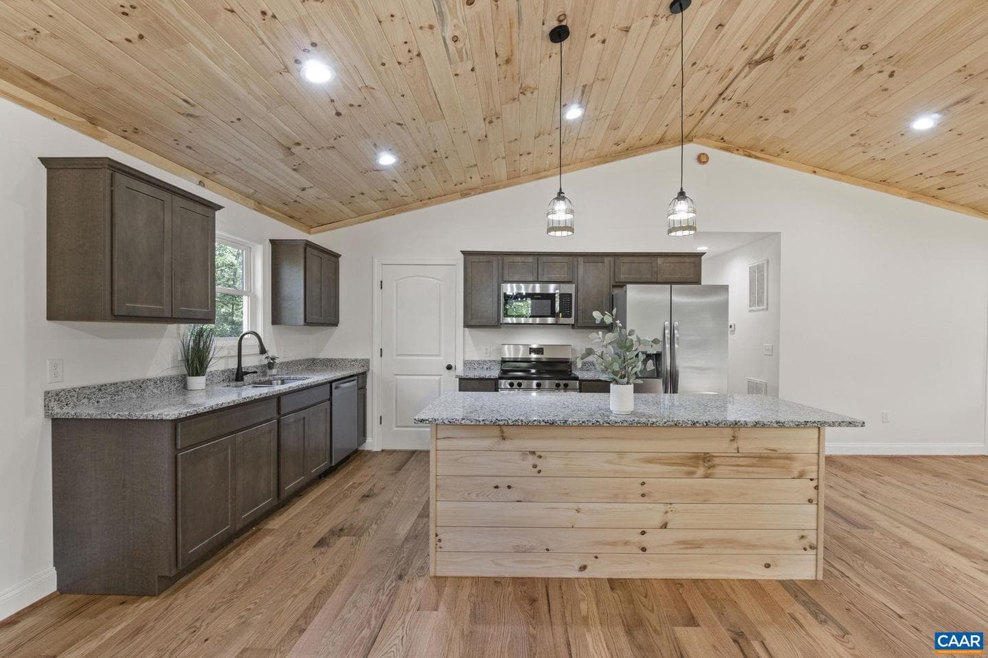 14116 Dickerson Ln photo 23