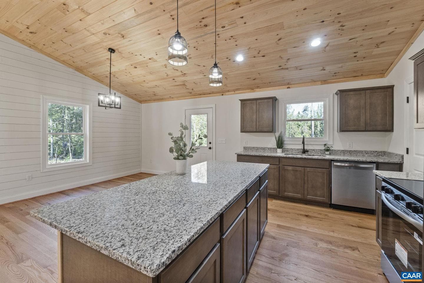 14116 Dickerson Ln photo 25