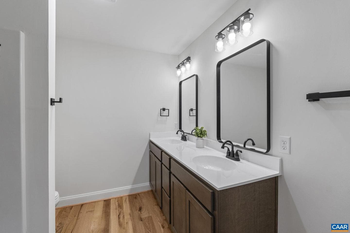 14116 Dickerson Ln photo 32