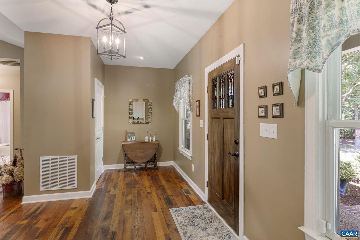 240 Meghans Ln photo 6
