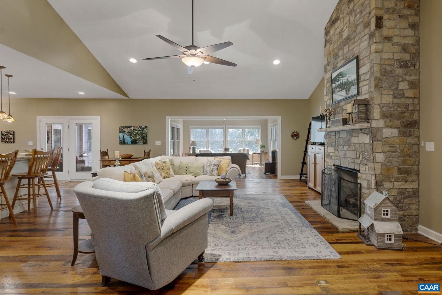 240 Meghans Ln photo 7