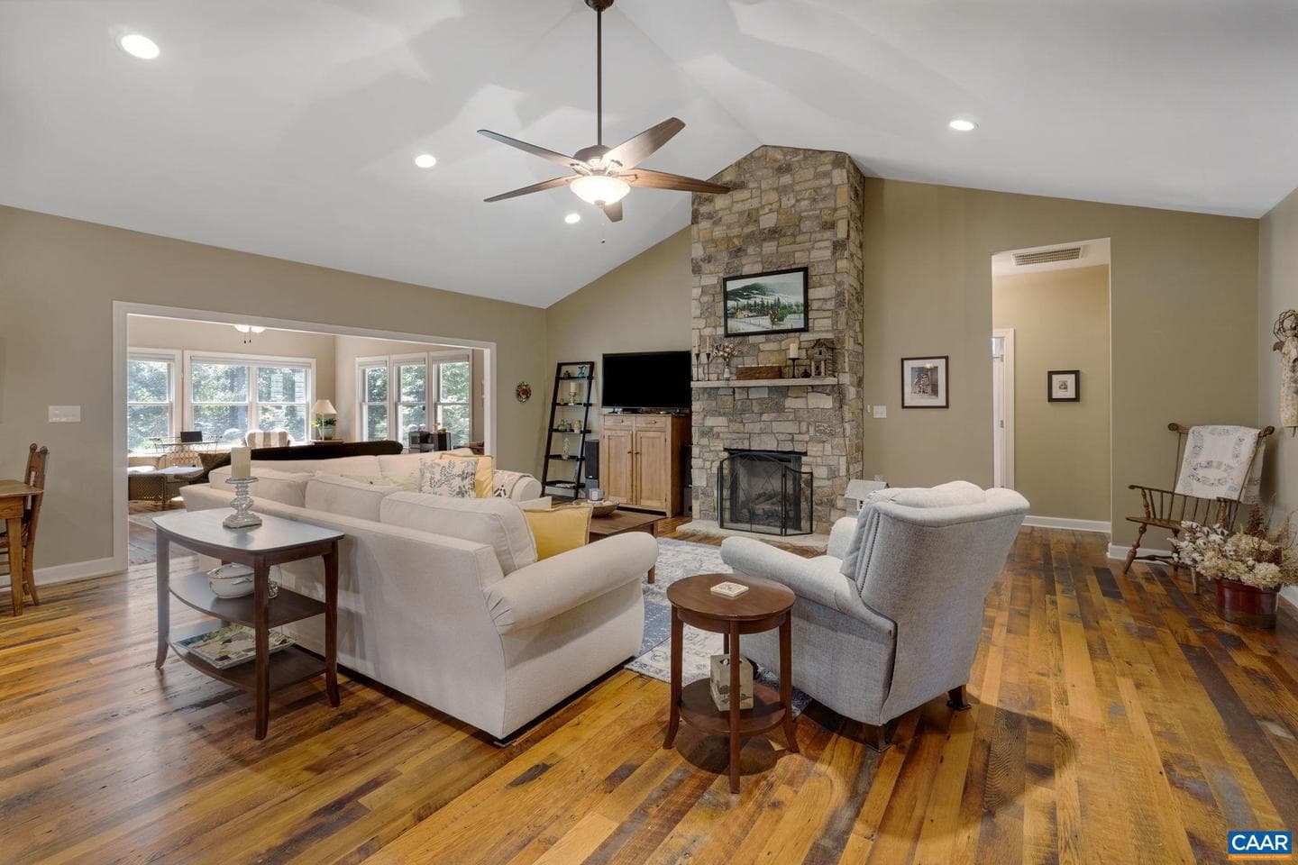 240 Meghans Ln photo 9