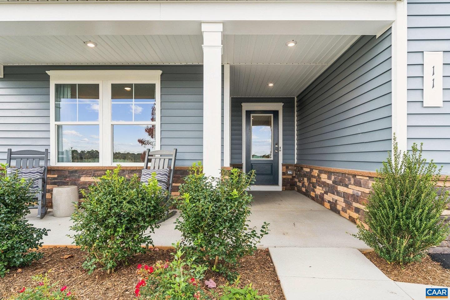 270 Horse Path Dr photo 2