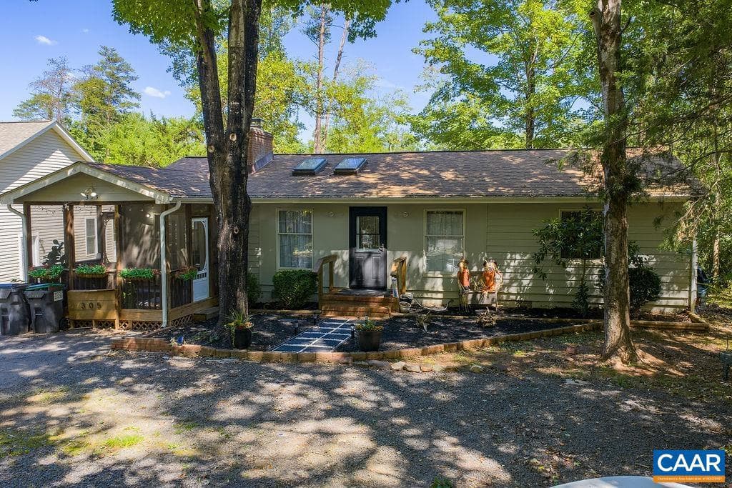 305 Stratford Cir photo 1