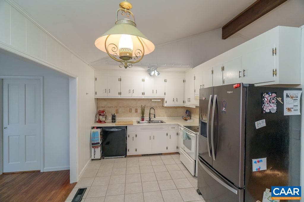 305 Stratford Cir photo 14
