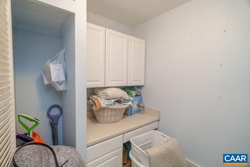 305 Stratford Cir photo 21
