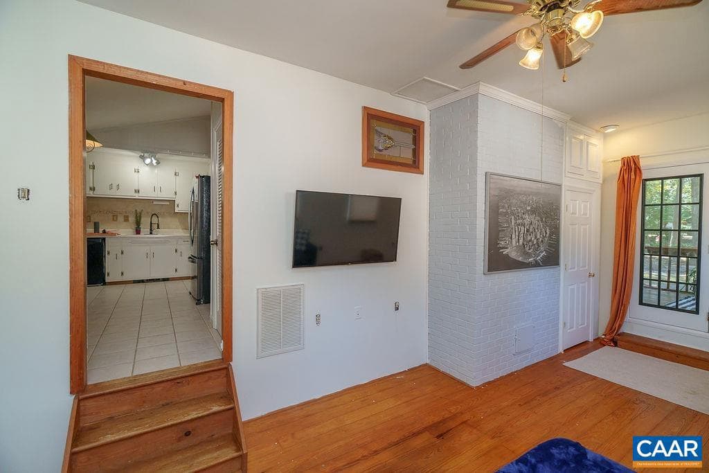 305 Stratford Cir photo 22