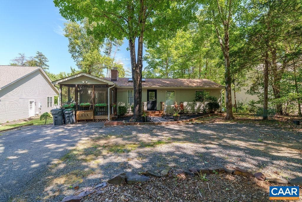 305 Stratford Cir photo 3
