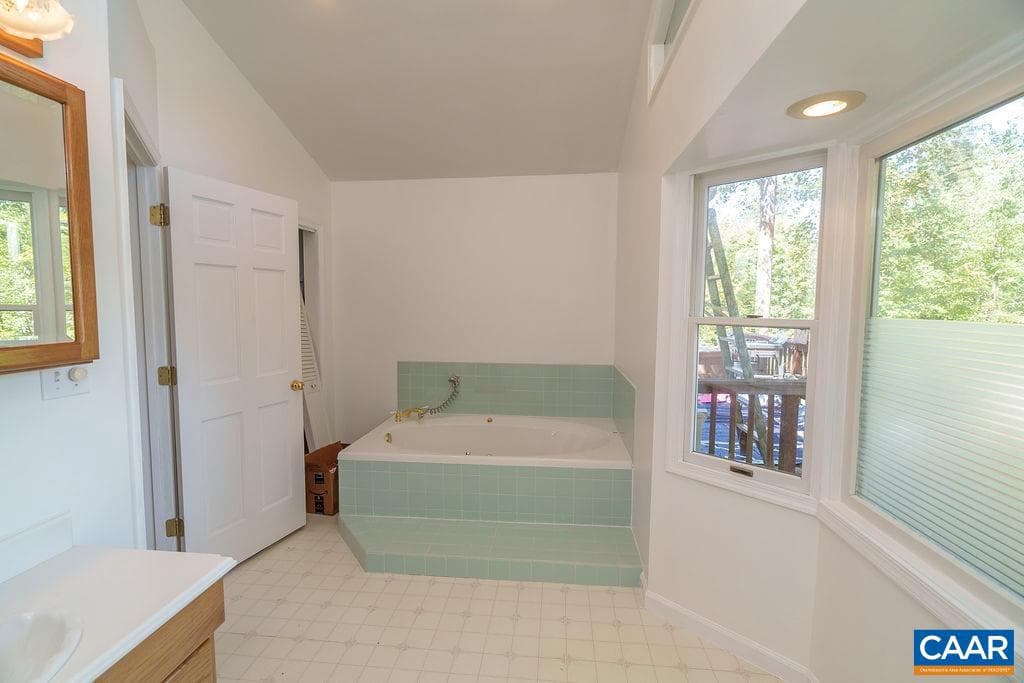 305 Stratford Cir photo 31