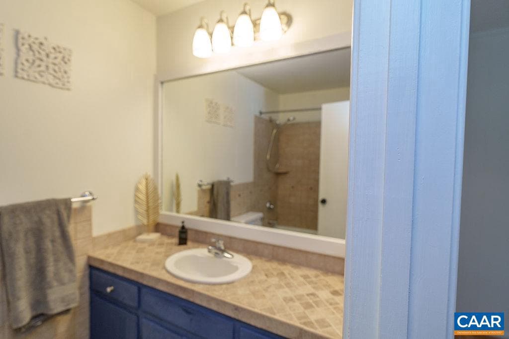 305 Stratford Cir photo 38