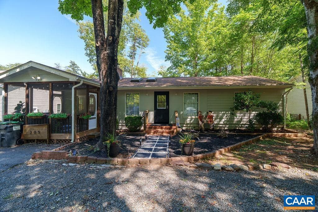305 Stratford Cir photo 6