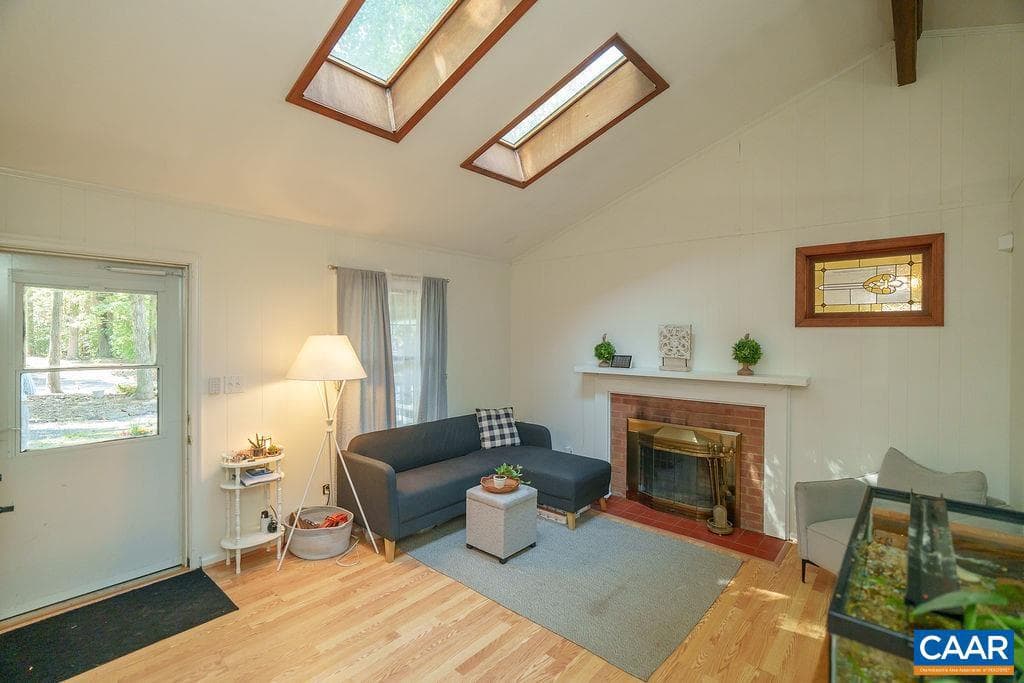 305 Stratford Cir photo 9