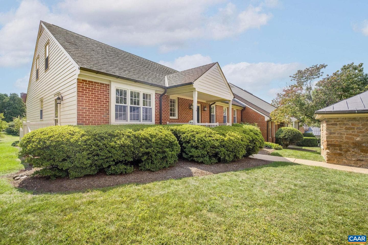 1126 Dryden Ln photo 2