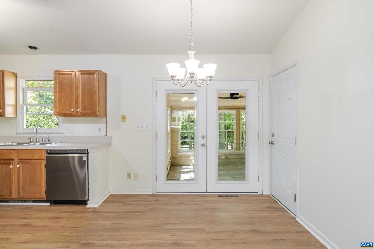 8 Hardwood Rd photo 12