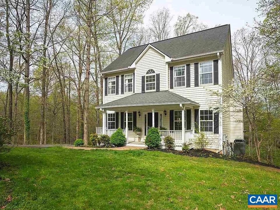 1810 Honeysuckle Ln photo 1