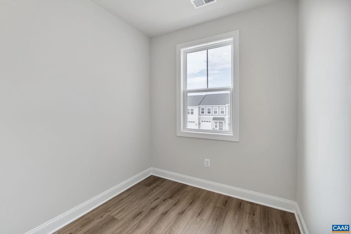 208 Sunbird Ln photo 32