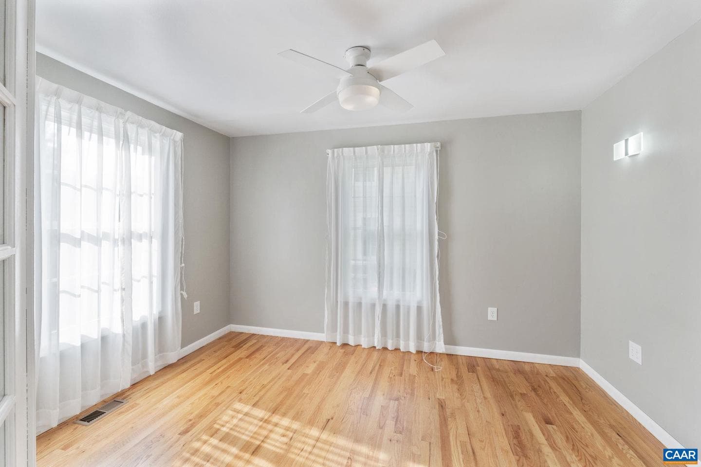 118 Roys Pl photo 10