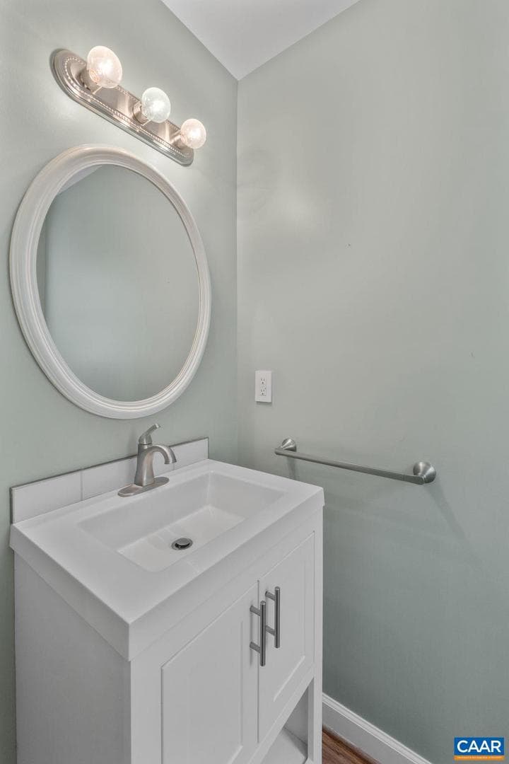 118 Roys Pl photo 11