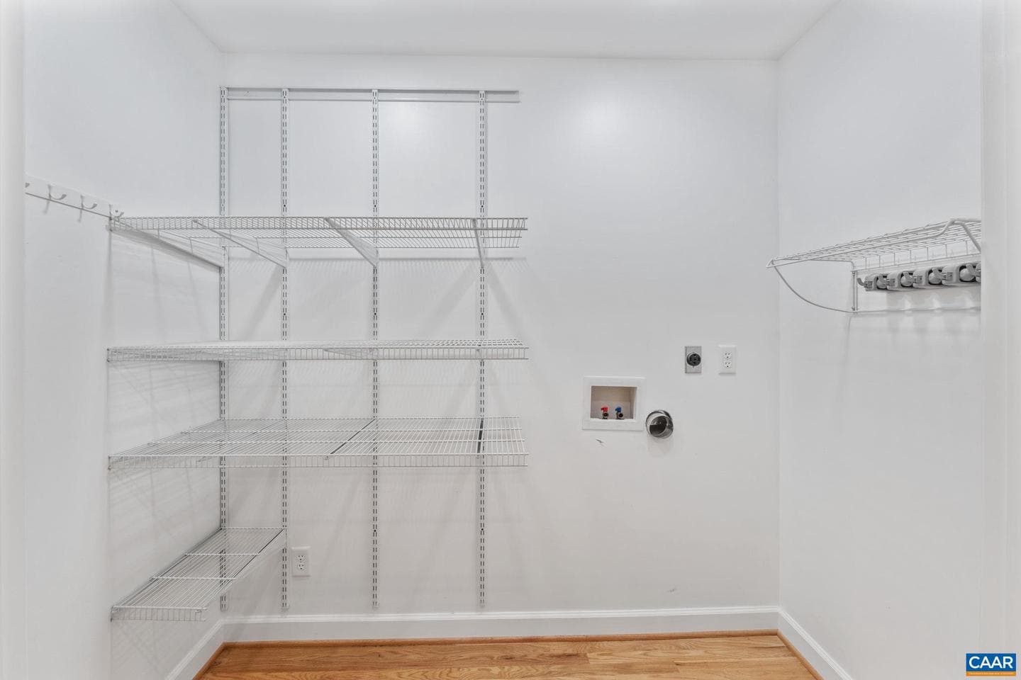 118 Roys Pl photo 12