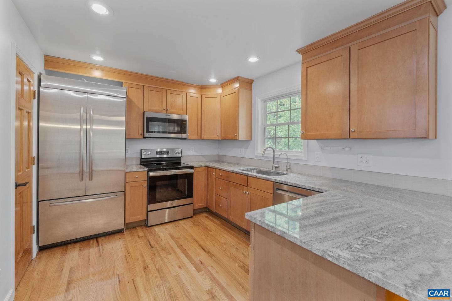118 Roys Pl photo 13