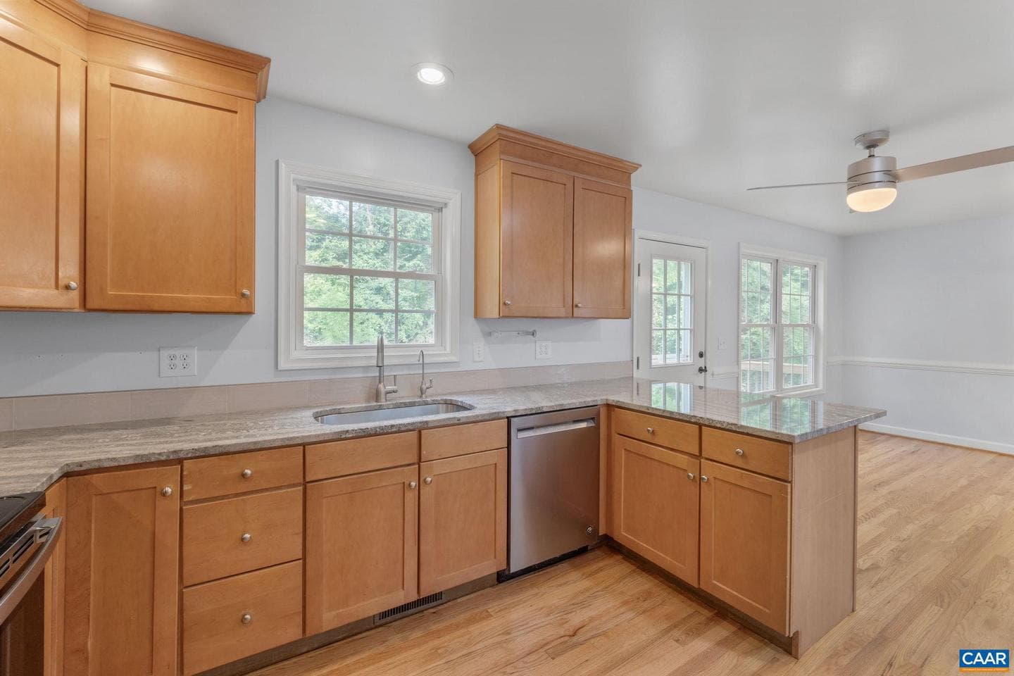 118 Roys Pl photo 14