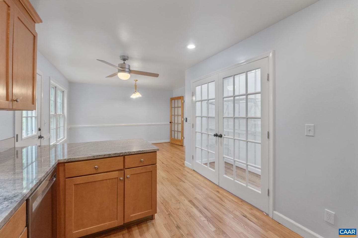 118 Roys Pl photo 15