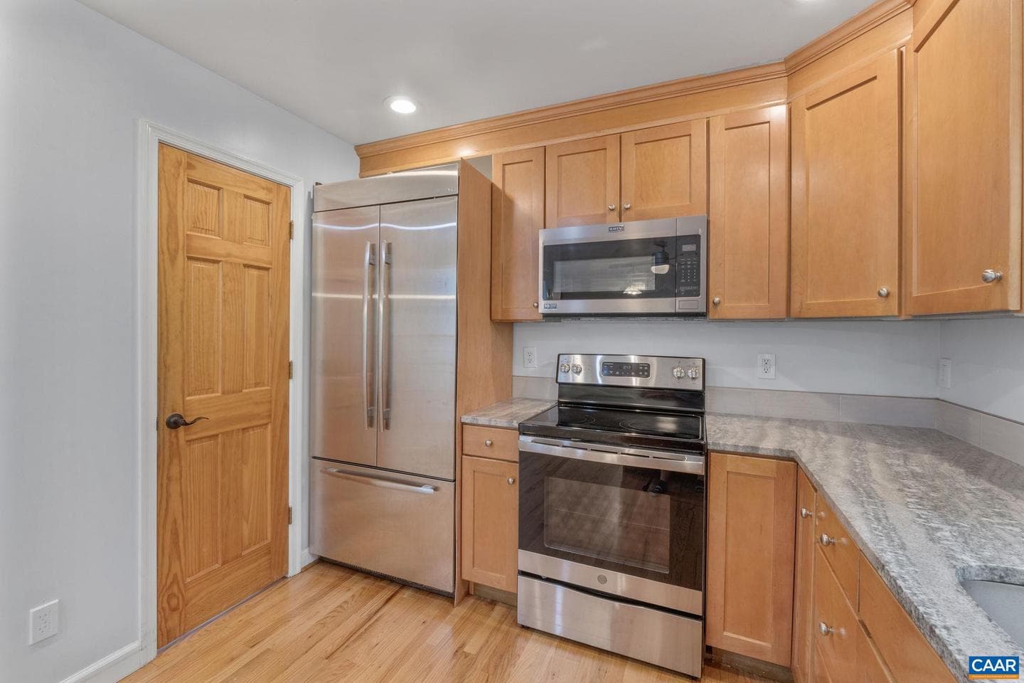 118 Roys Pl photo 16