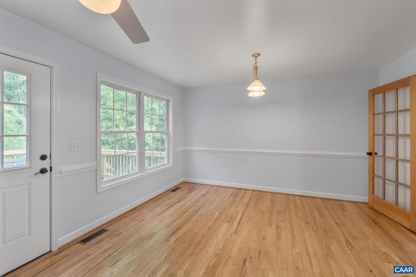 118 Roys Pl photo 17