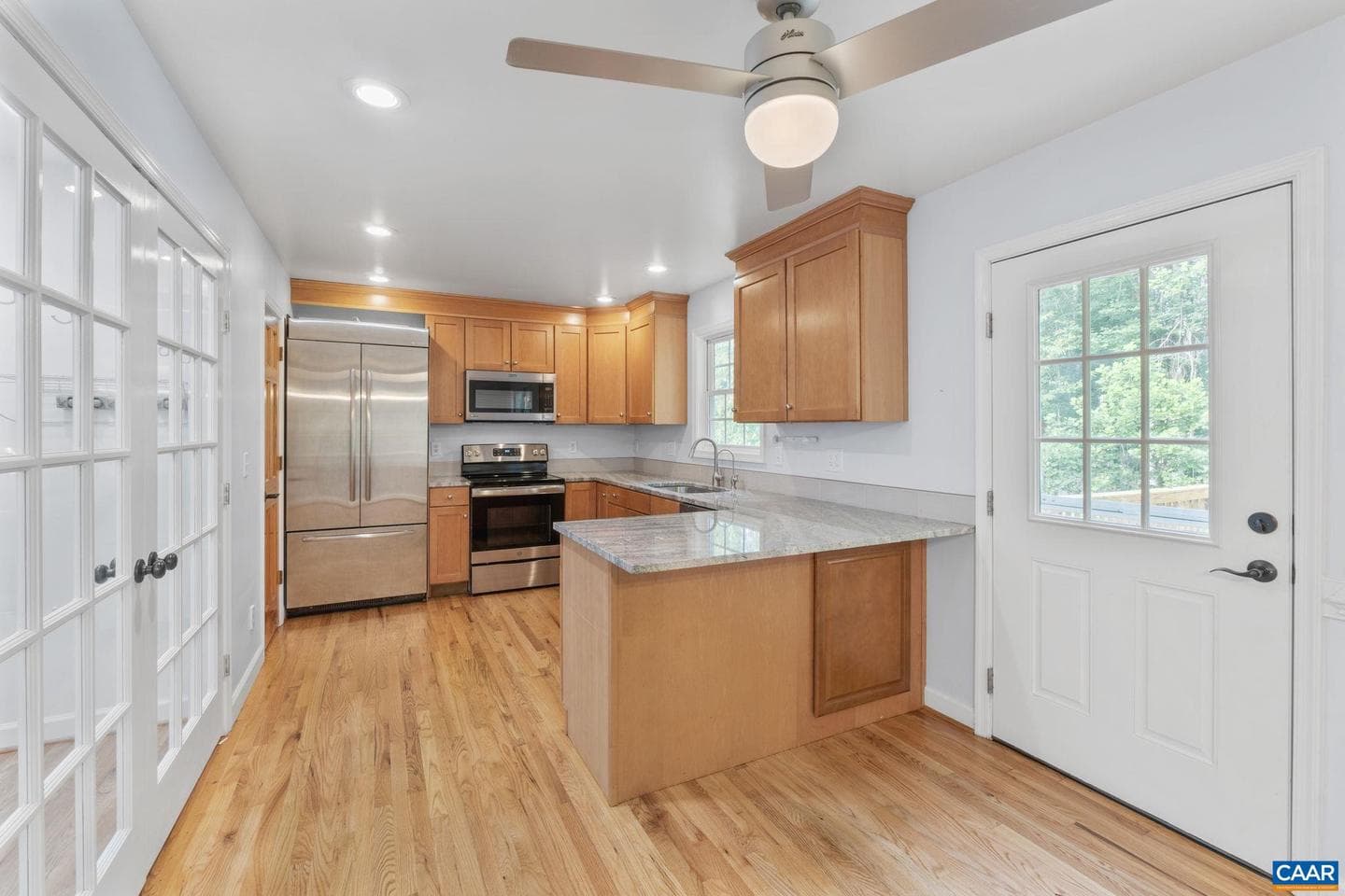 118 Roys Pl photo 18