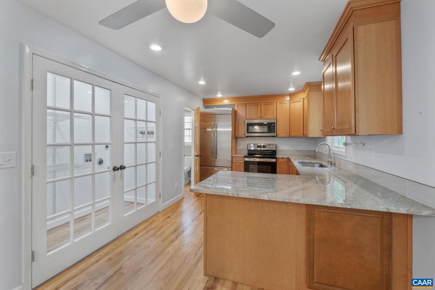 118 Roys Pl photo 19