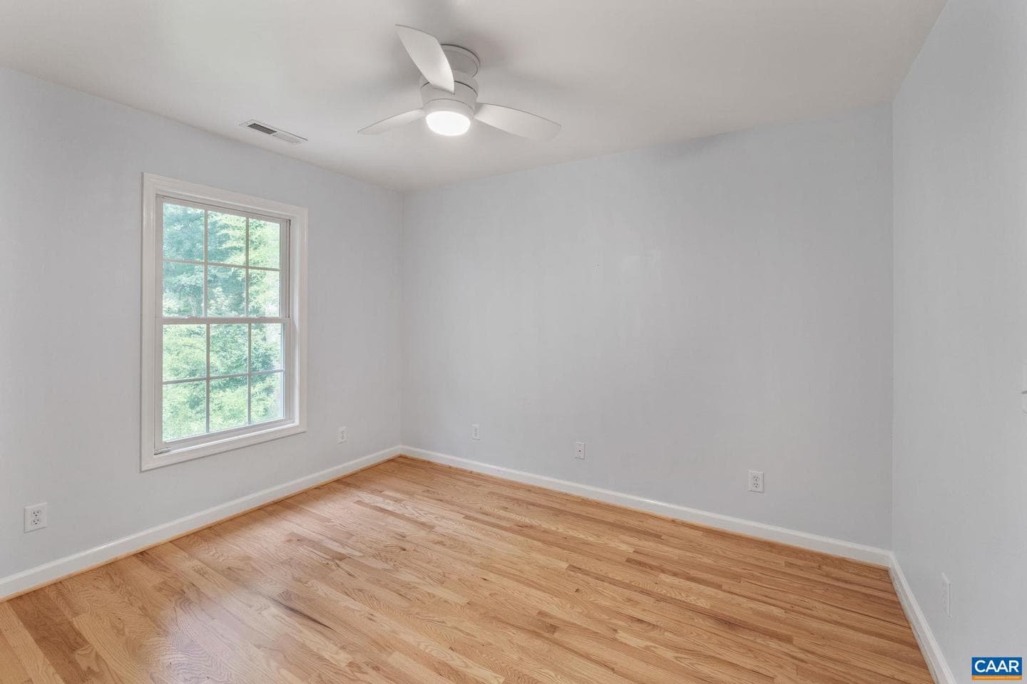 118 Roys Pl photo 22