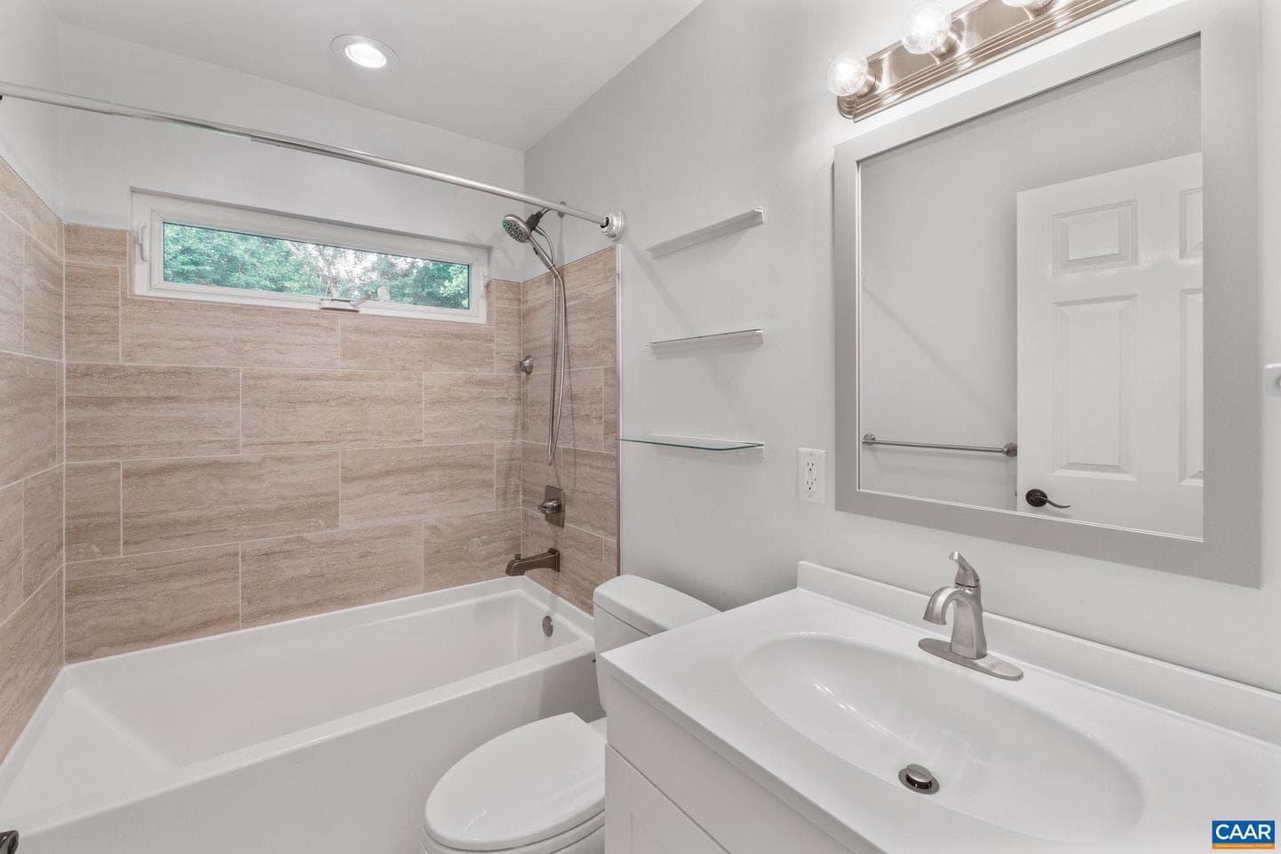 118 Roys Pl photo 23