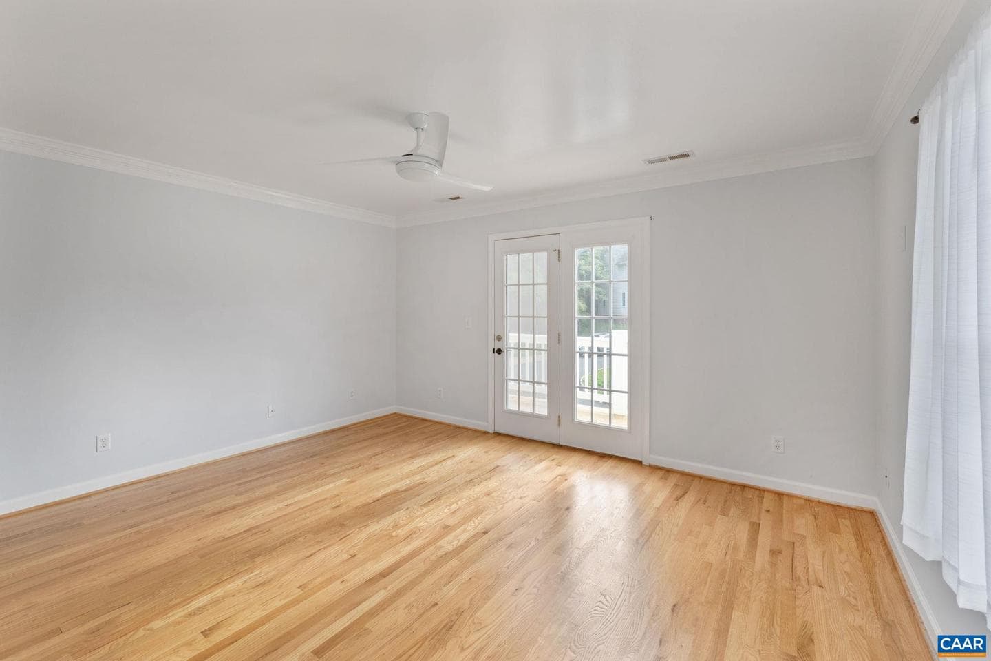 118 Roys Pl photo 24