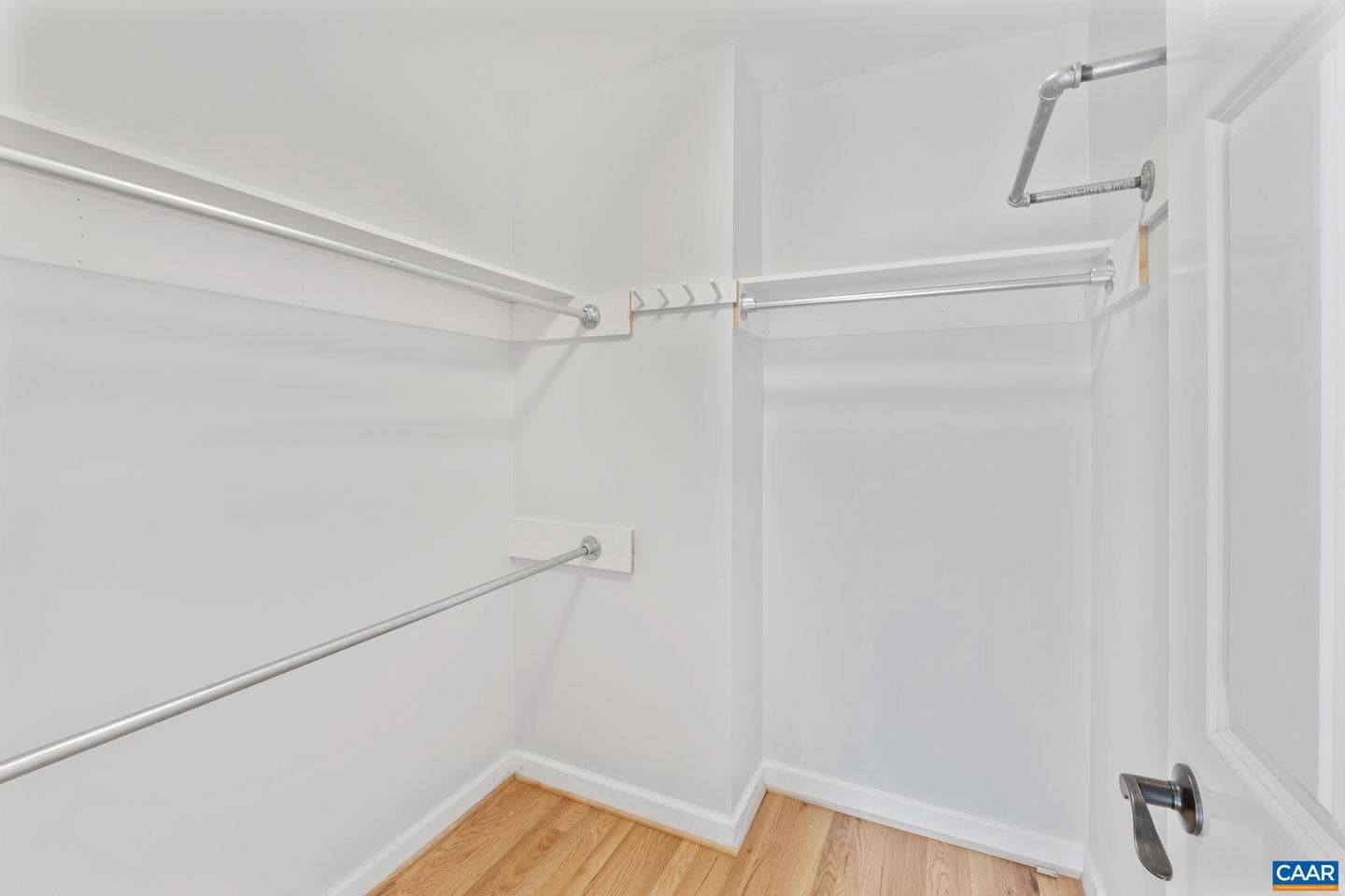118 Roys Pl photo 25