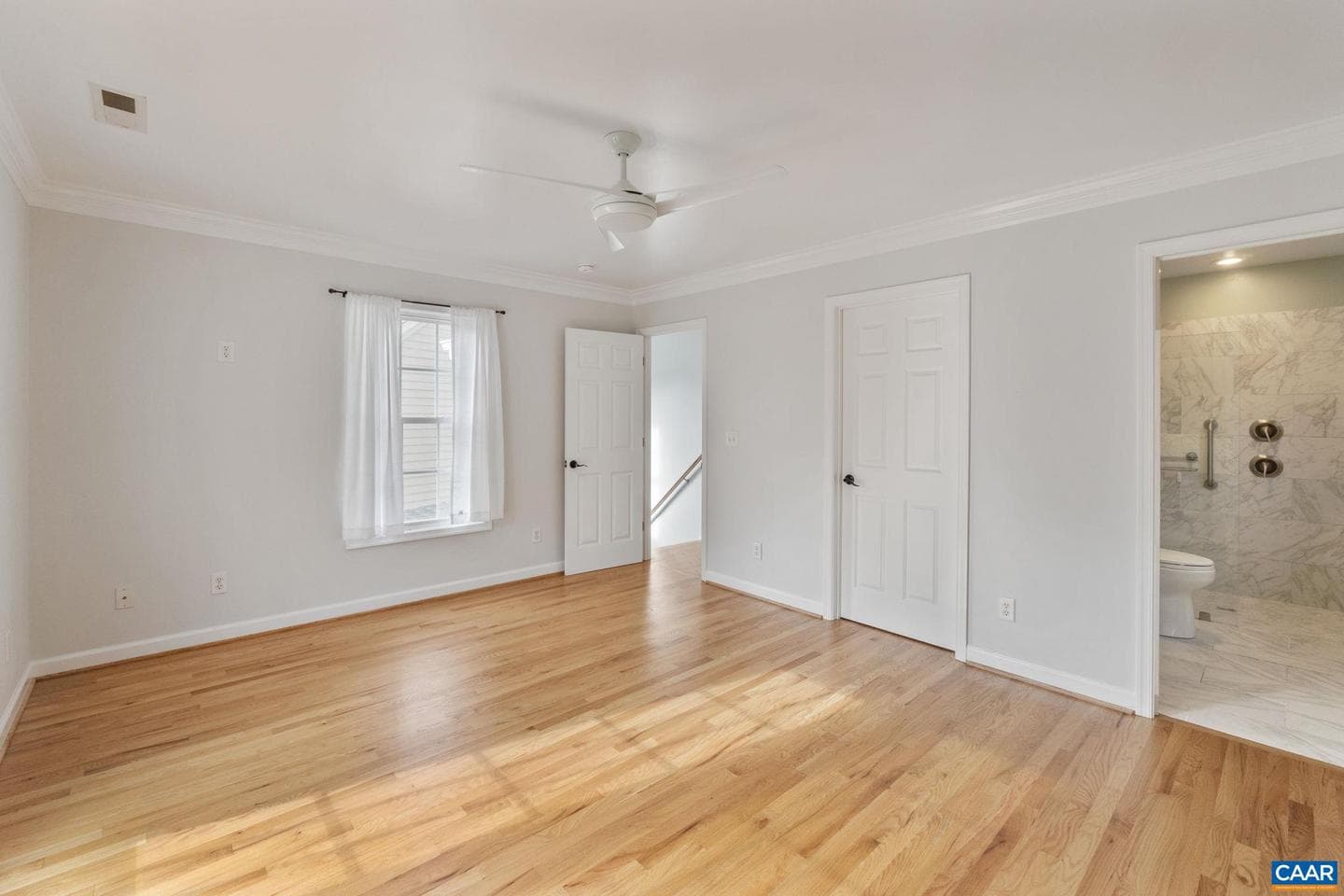 118 Roys Pl photo 26