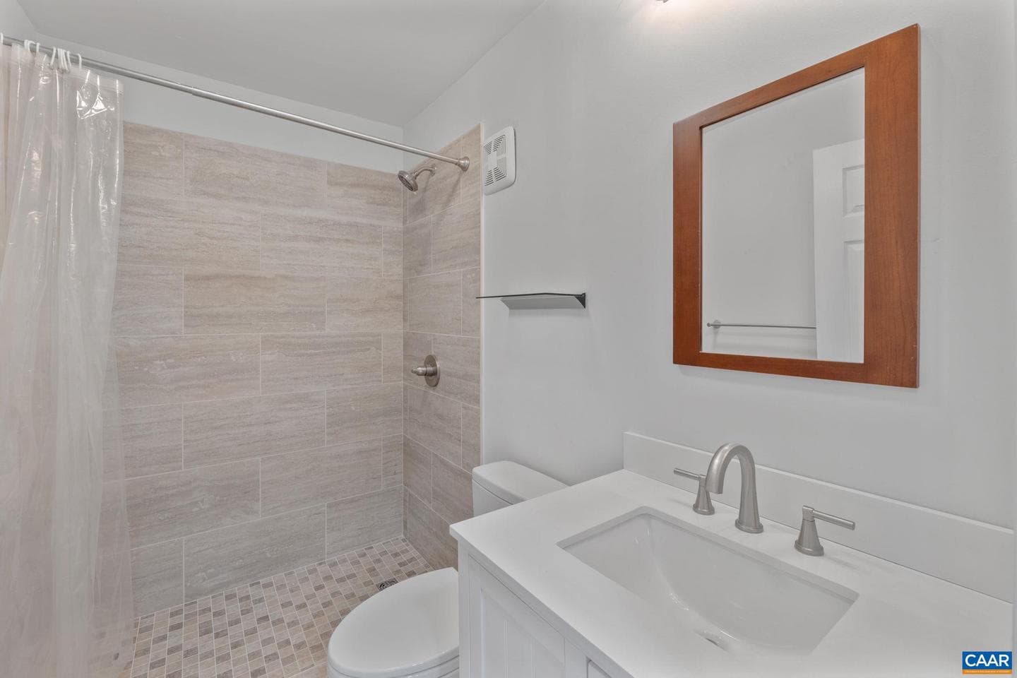 118 Roys Pl photo 27
