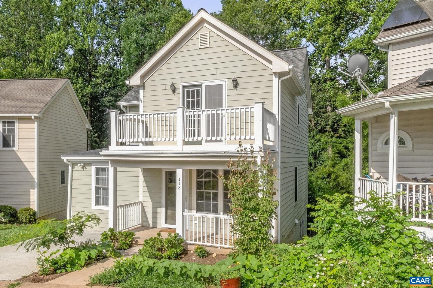 118 Roys Pl photo 3