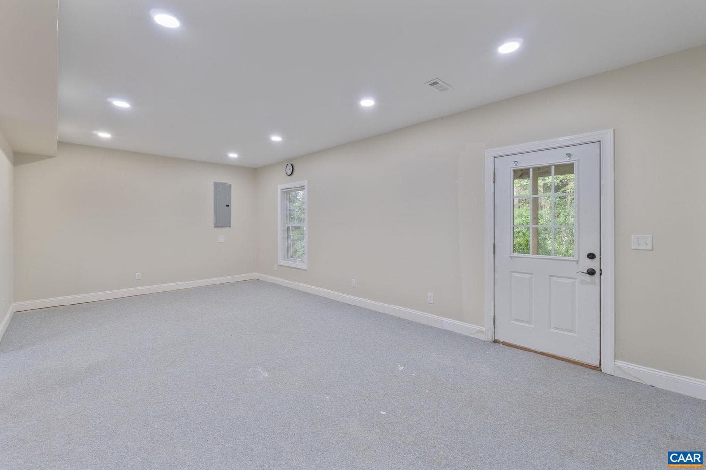 118 Roys Pl photo 30